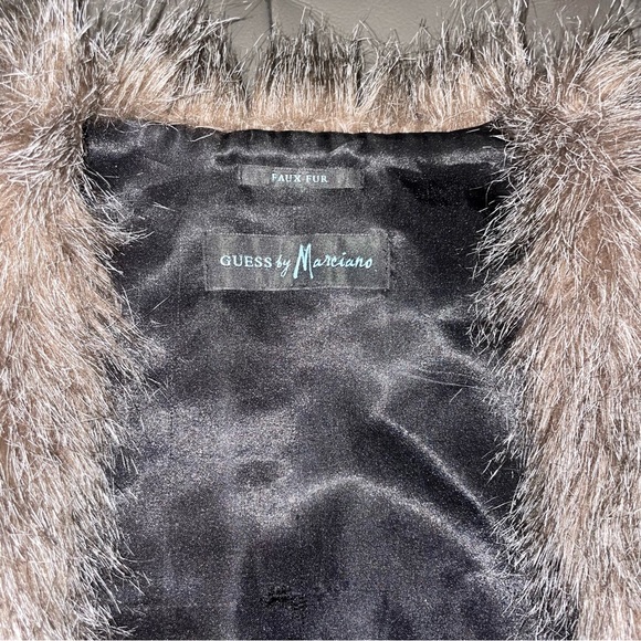 🚨Price Drop🚨 Cropped faux fur vest/ bolero - Picture 3 of 4